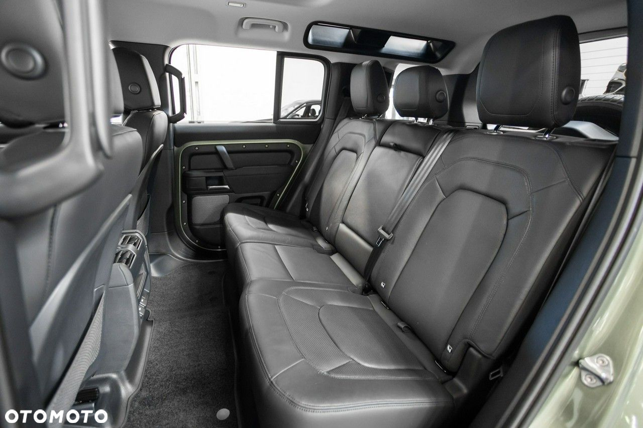Land Rover Defender - 33