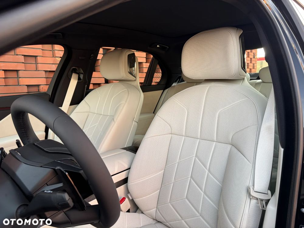 BMW Seria 7 740 xDrive mHEV sport - 24