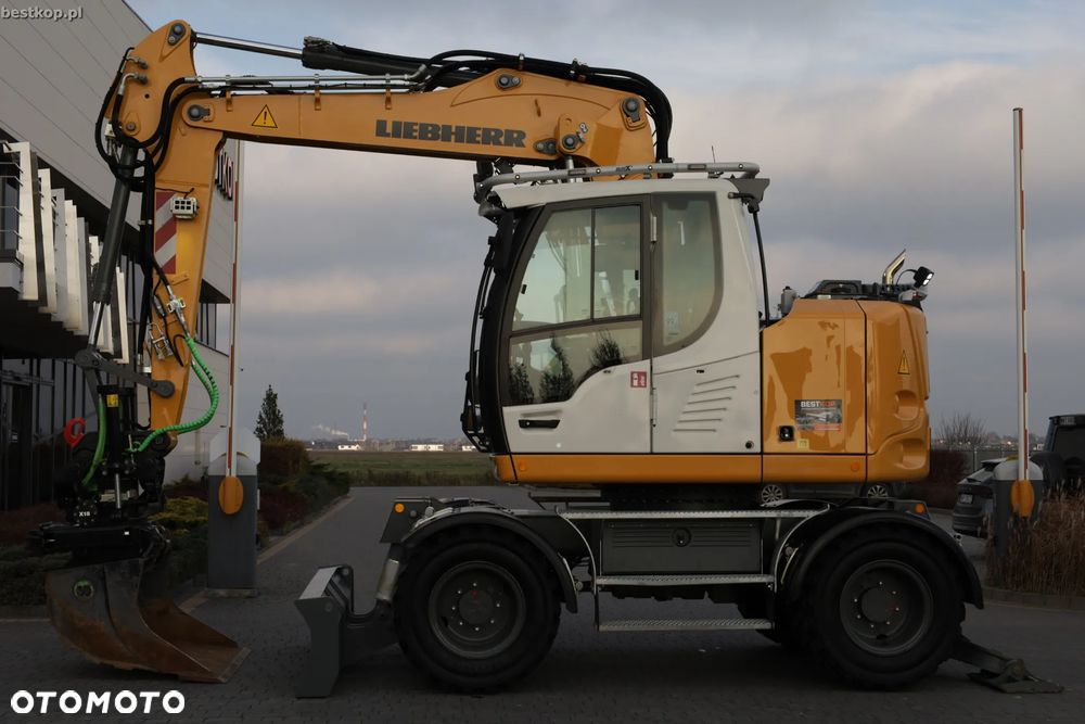 Liebherr A913 Compact Litronic - 10