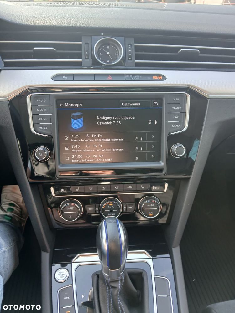 Volkswagen Passat - 11