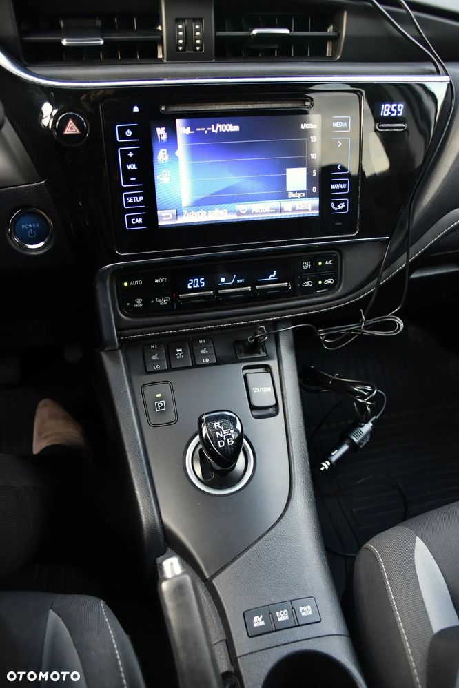 Toyota Auris 1.8 HSD Luna - 33