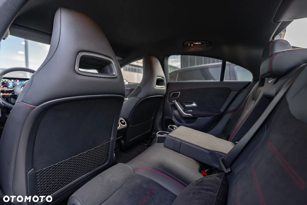 Mercedes-Benz CLA 200 7G-DCT Edition AMG Line - 25