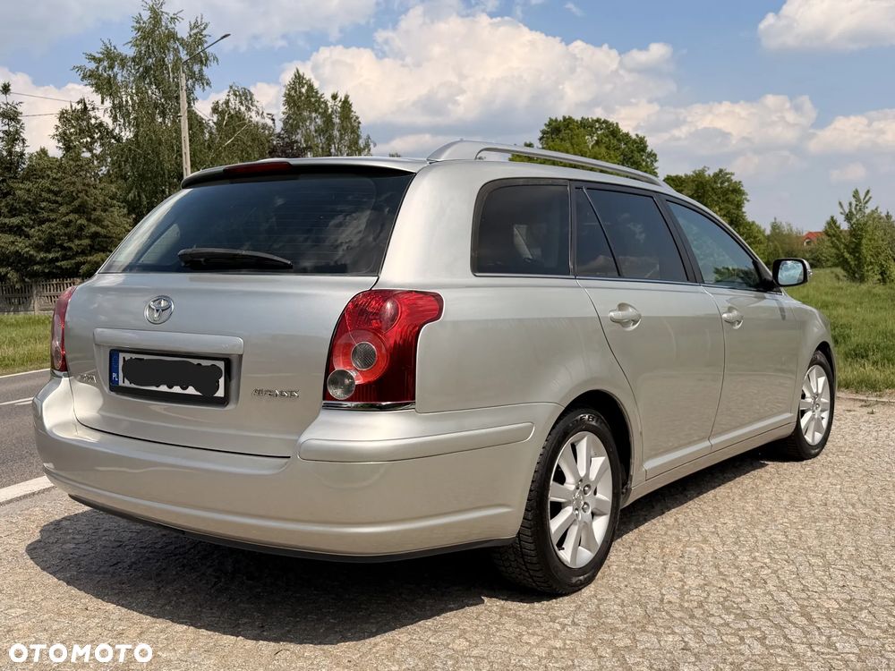 Toyota Avensis 1.8 VVT-i Luna - 4