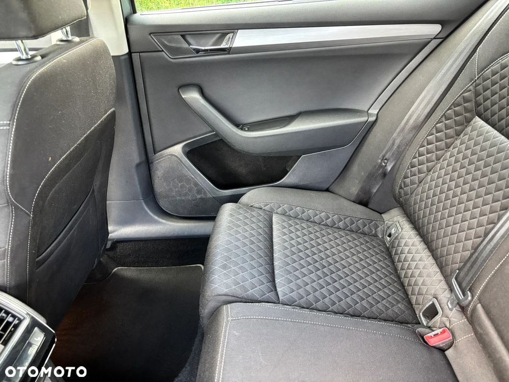 Skoda Superb 2.0 TDI Style DSG - 25