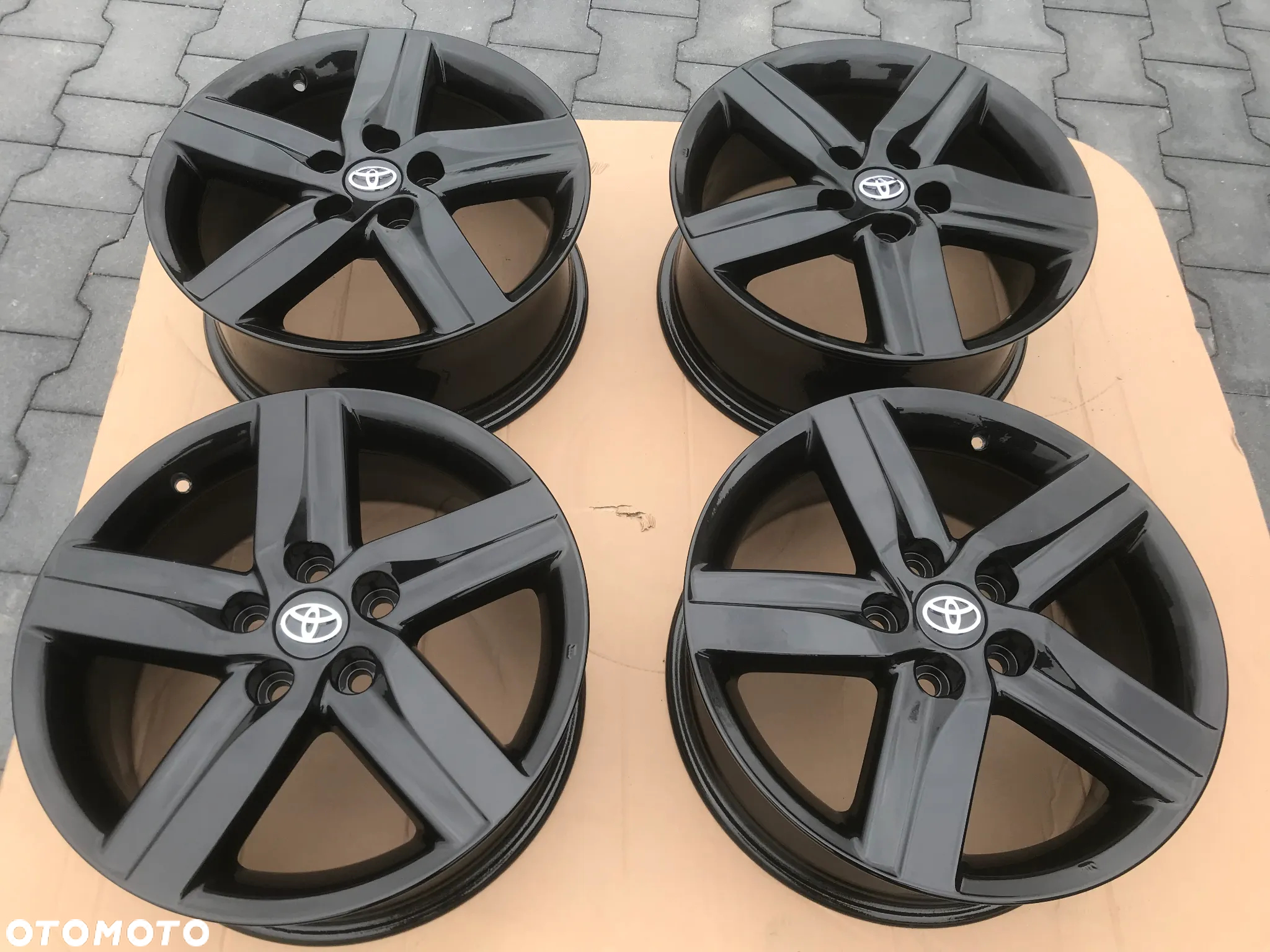 Felgi Toyota Auris Avensis Corolla Verso 7x17 5x114,3 ET50 - 2