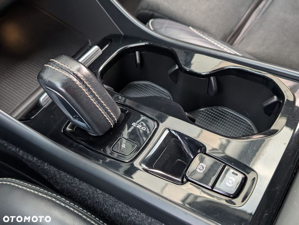 Volvo XC 40 T5 AWD R-Design - 23