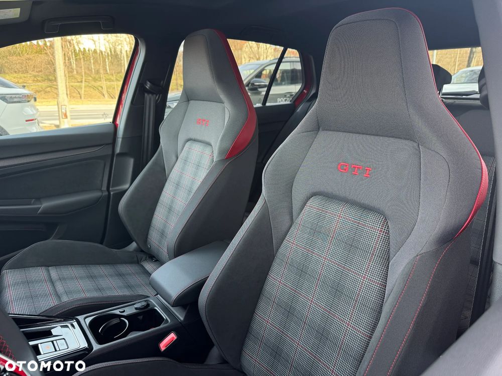 Volkswagen Golf - 10