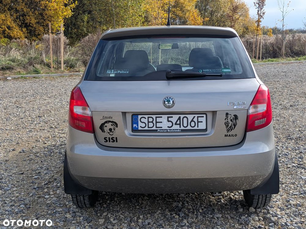 Skoda Fabia 2010 photo 4
