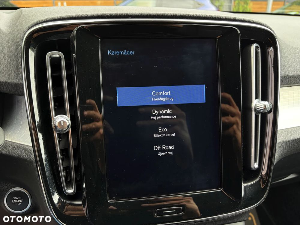 Volvo XC 40 T4 Geartronic Momentum Pro - 29