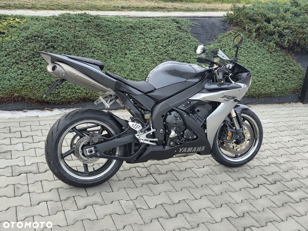 Yamaha R1 - 15