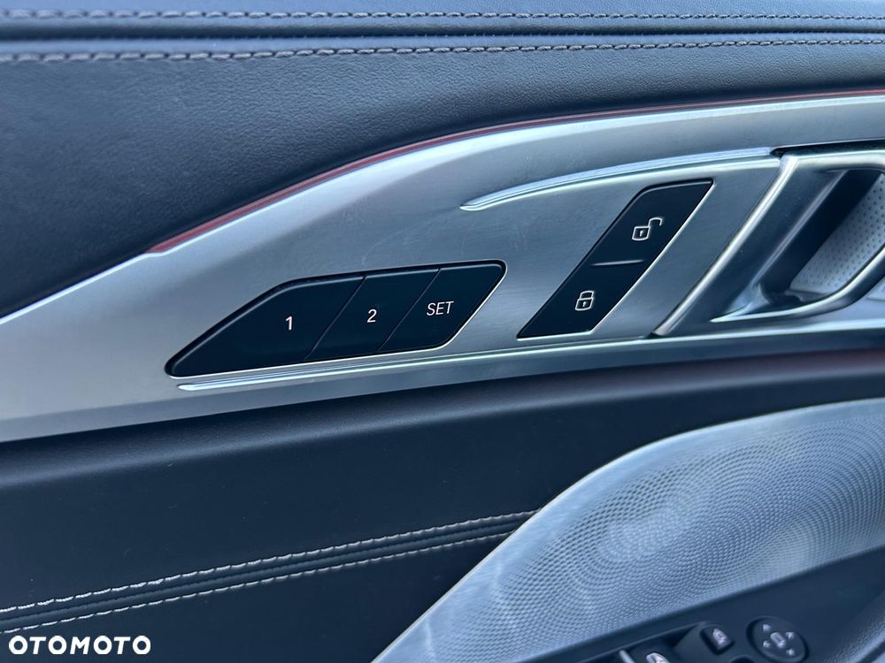 BMW Seria 8 M850i xDrive - 38