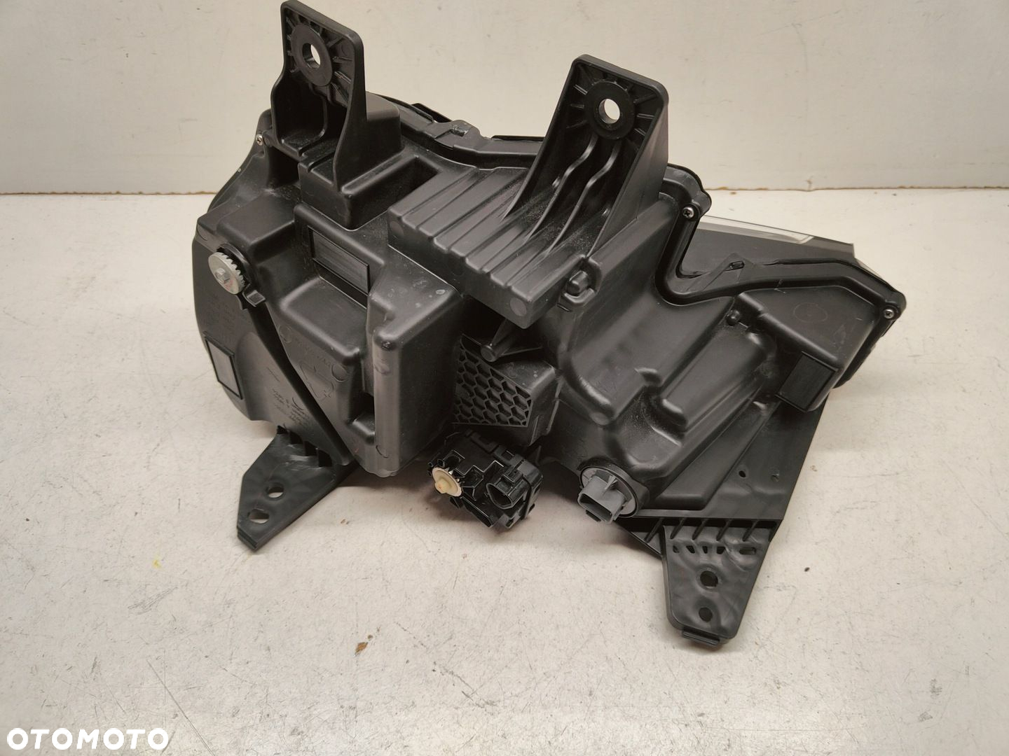 XPENG P7 LAMPA PRZEDNIA PRAWA - 8