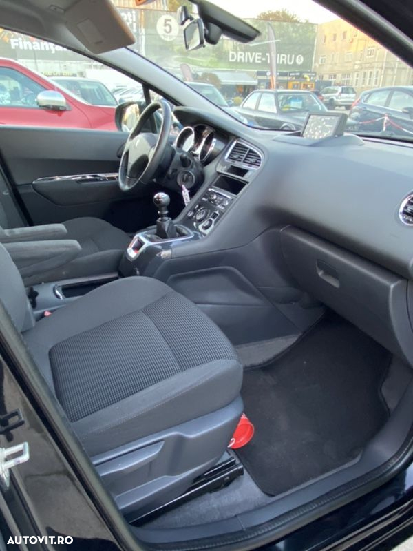 Peugeot 5008 HDI 115 Active - 16