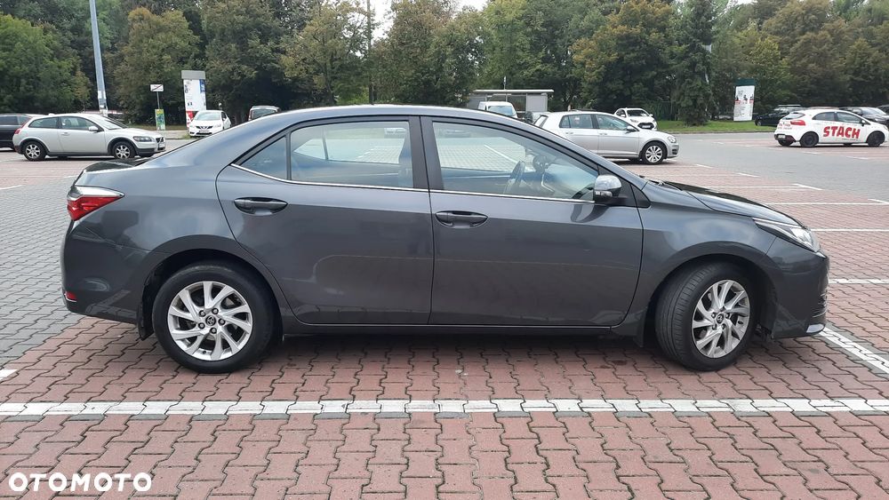 Toyota Corolla 1.6 Classic Plus - 12
