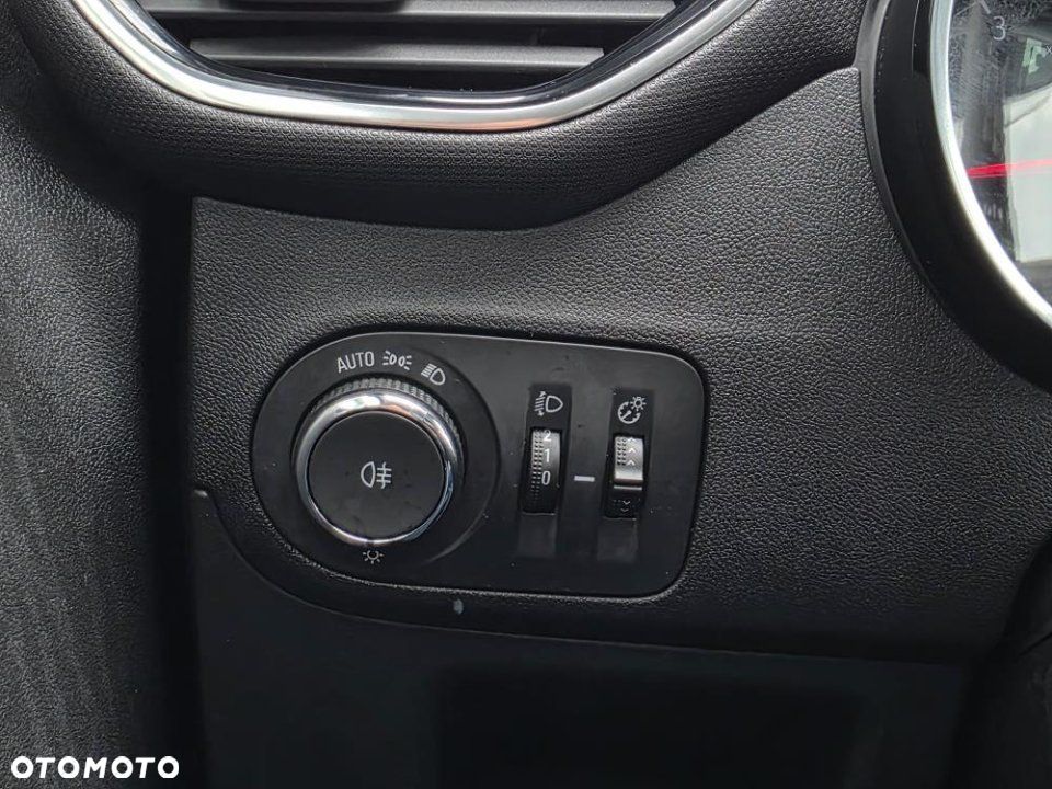 Opel Crossland X - 8