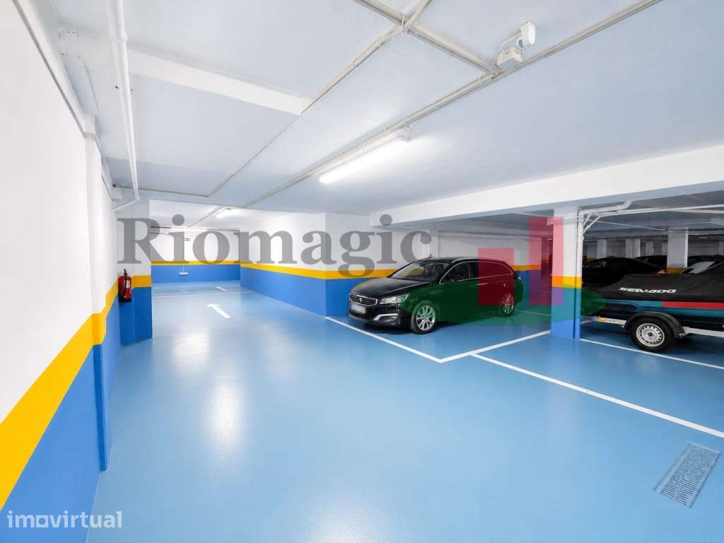 Dois Lugares de Garagem Contíguos para Arrendamento | Praça de Tour... - Grande imagem: 5/8