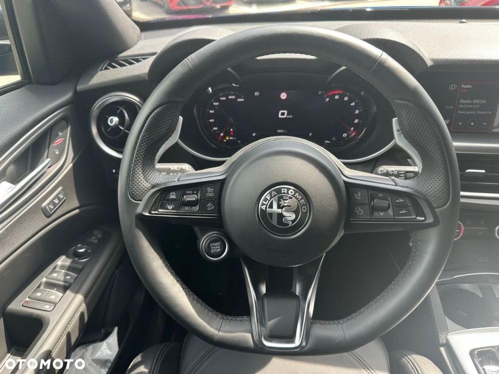 Alfa Romeo Stelvio - 16