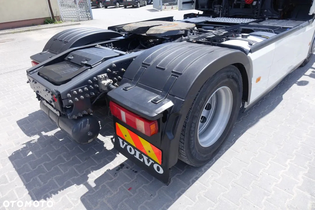 Volvo FH 500 GLOBETROTTER / STANDARD/ AUTOMAT / EURO 6 / LODÓWKA / KLIMATYZACJA POSTOJOWA/ 2 ZBIORNIKI PALIWA - 17