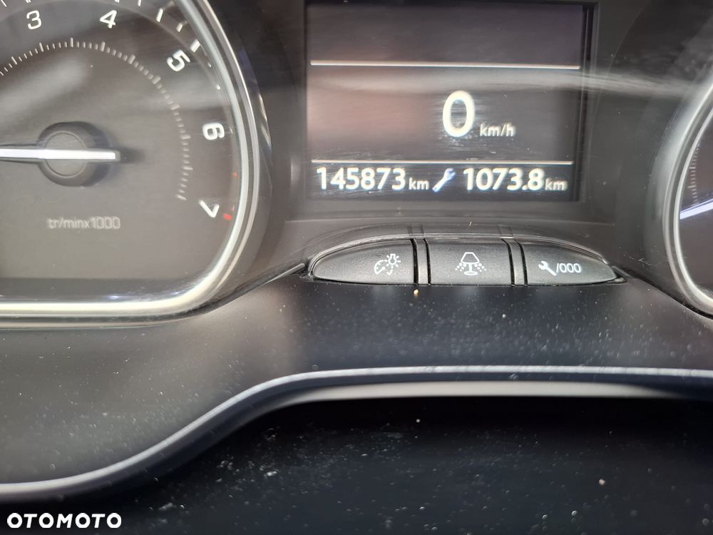 Peugeot 2008 1.2 Pure Tech Allure S&S - 23
