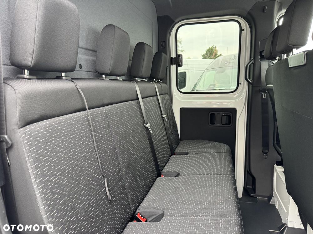 Mercedes-Benz Sprinter - 11