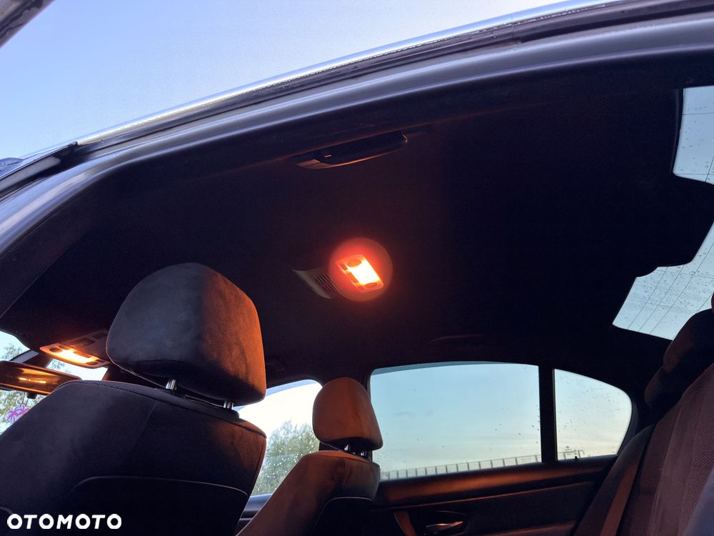 BMW Seria 3 325i - 10