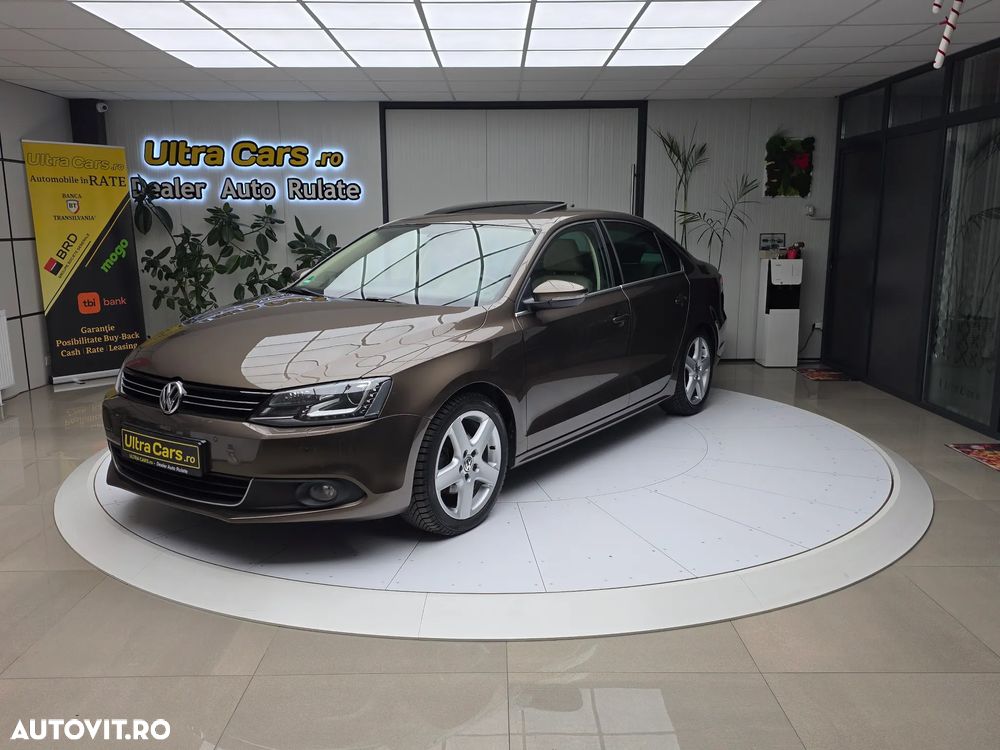 Volkswagen Jetta 2.0 TDI DSG Highline - 1