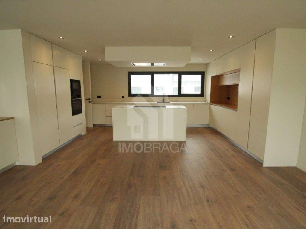 Moradia de Gaveto T3 Nova com 3 Suites | Pronta a Habitar | S. Pedr... - Grande imagem: 2/45