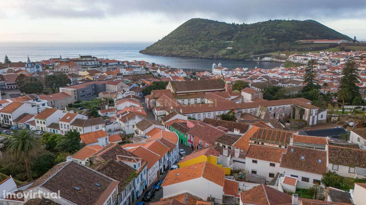 Oportunidade Única: T3 + T2 com Excelente Potencial - Grande imagem: 2/25