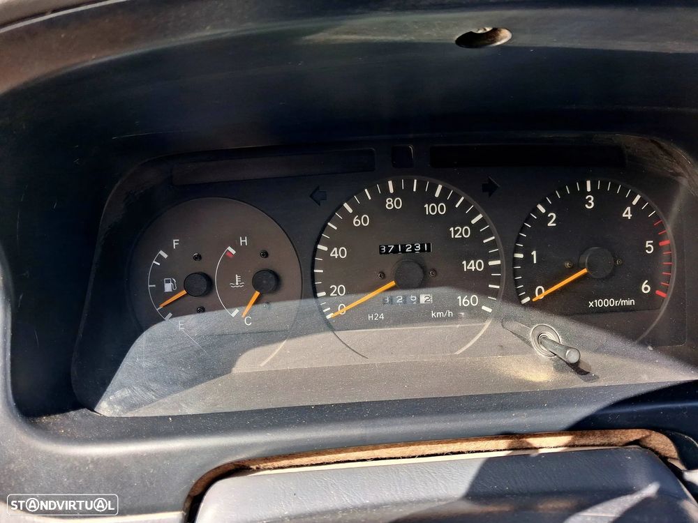 Toyota HiAce 2.4 D LXH12LB - 18