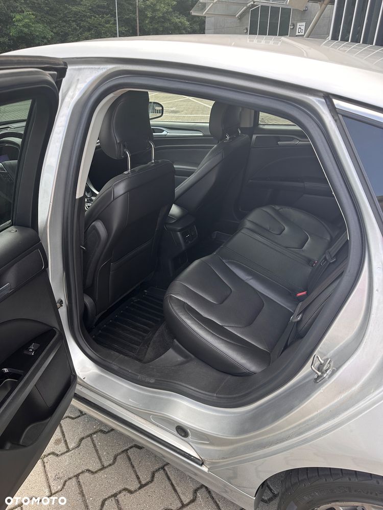 Ford Fusion - 8