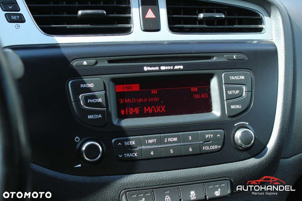 Kia Ceed - 12