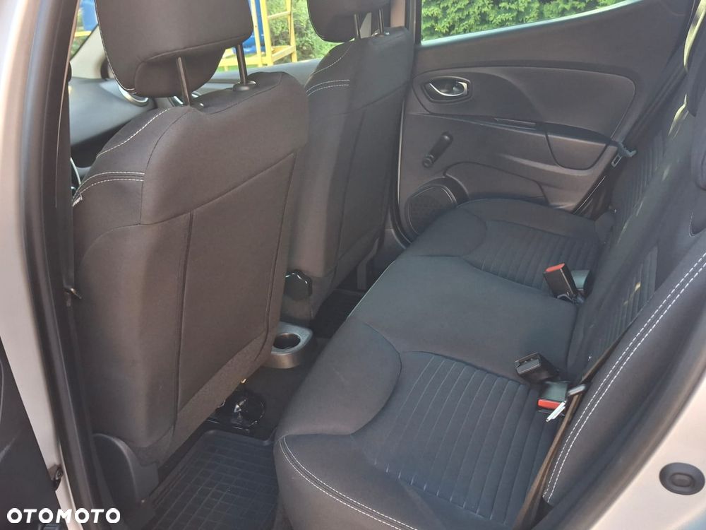 Renault Clio 1.2 16V 75 Limited - 21