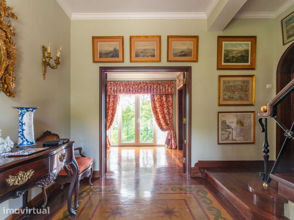 Exclusiva Moradia com 5 Quartos no Coração do Estoril - Grande imagem: 2/47