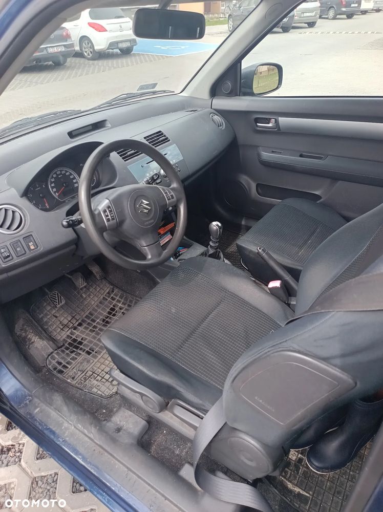 Suzuki Swift - 10
