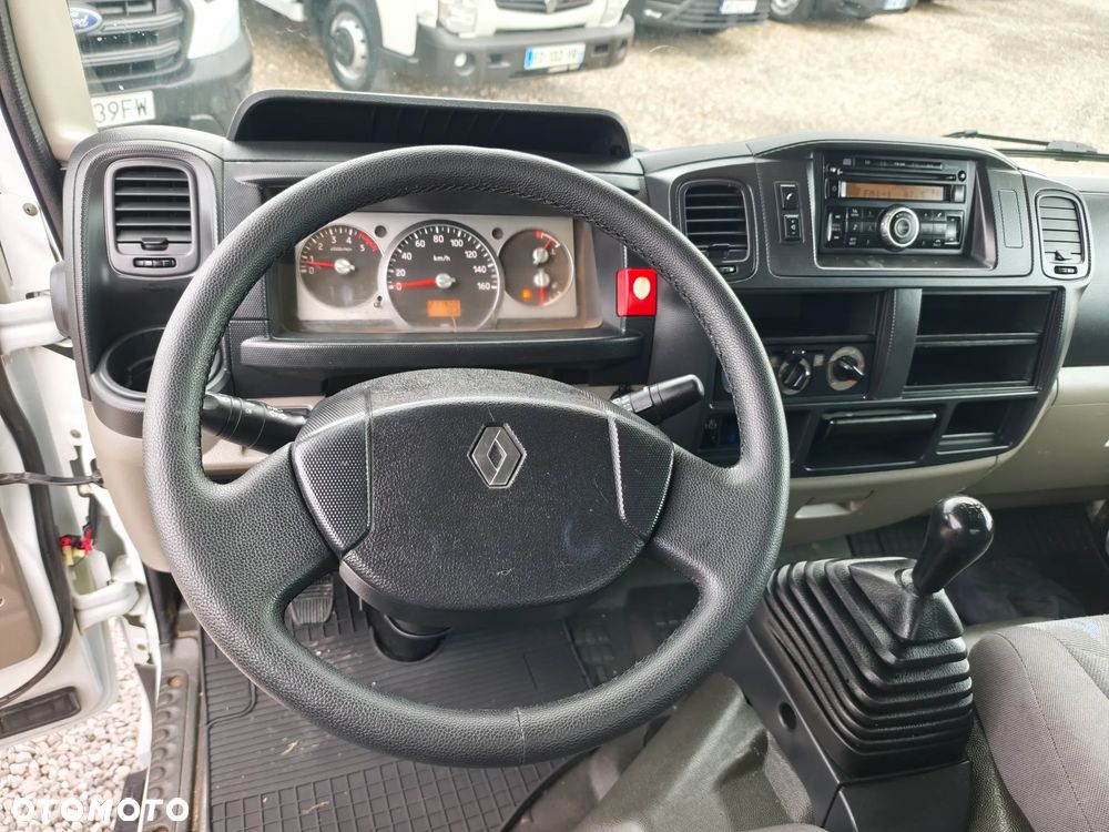 Renault Maxity - 24