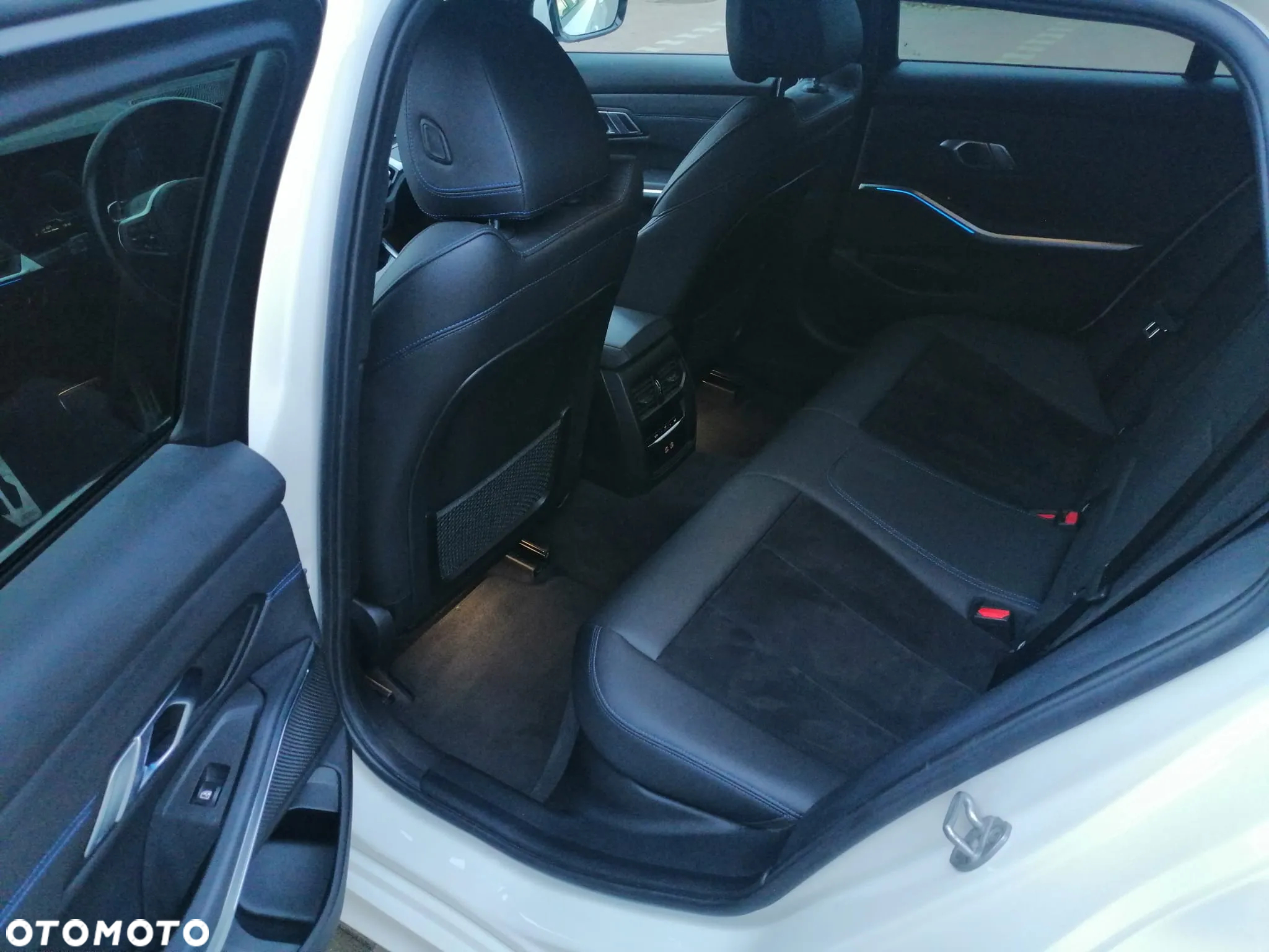 BMW Seria 3 330e M Sport sport - 32