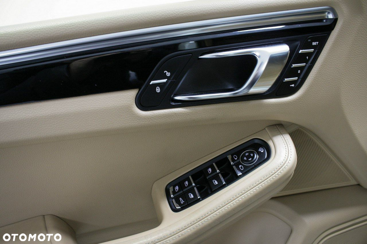 Porsche Macan - 18