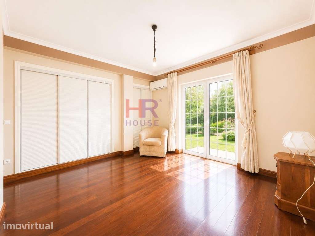 Moradia isolada T5 com piscina privada e jardim em Santa Clara, Coi... - Grande imagem: 4/12