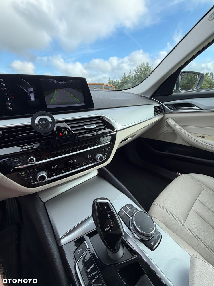 BMW Seria 5 520d Sport Line - 17