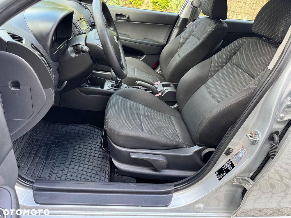 Hyundai i30 1.4 Edition 20 - 21