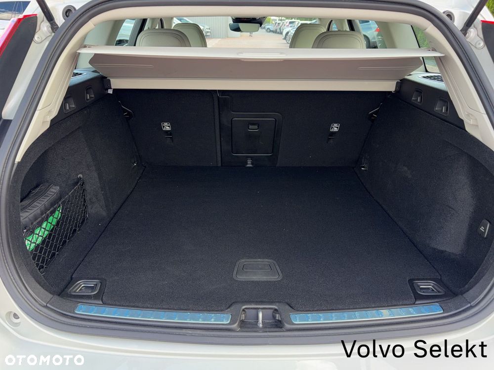 Volvo V60 Cross Country - 17