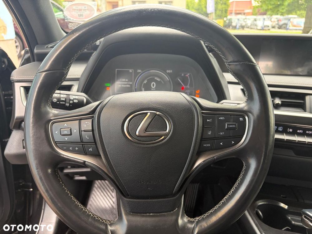 Lexus UX - 25