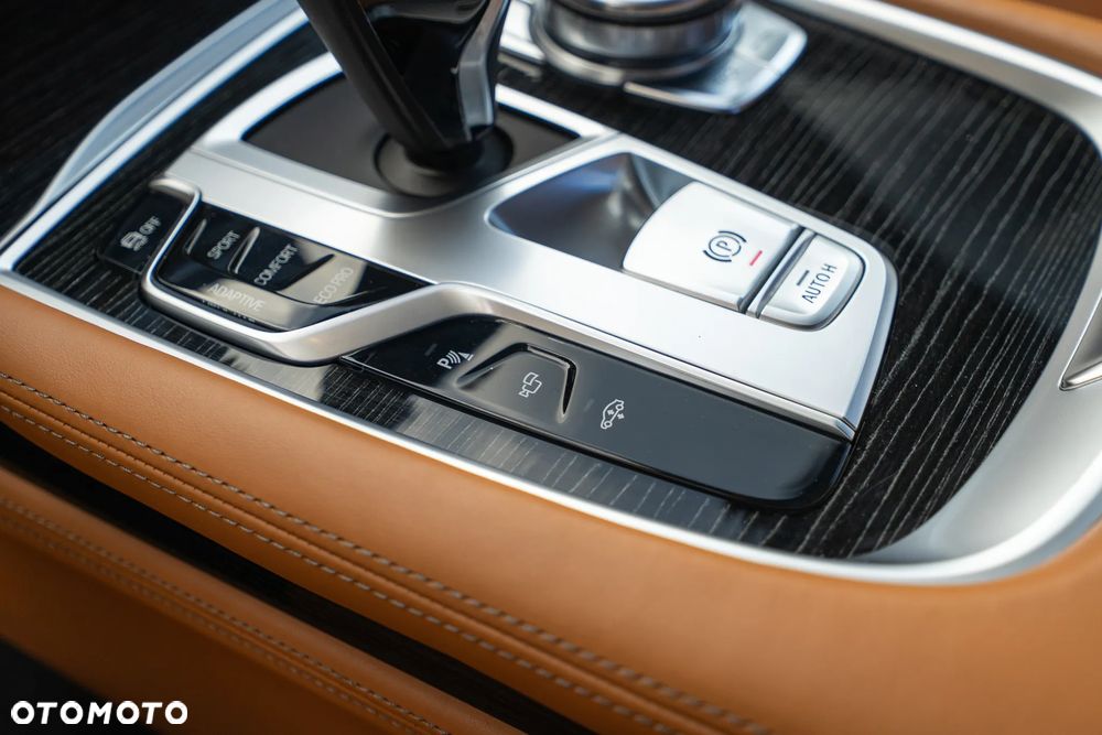 BMW Seria 7 740d xDrive - 22