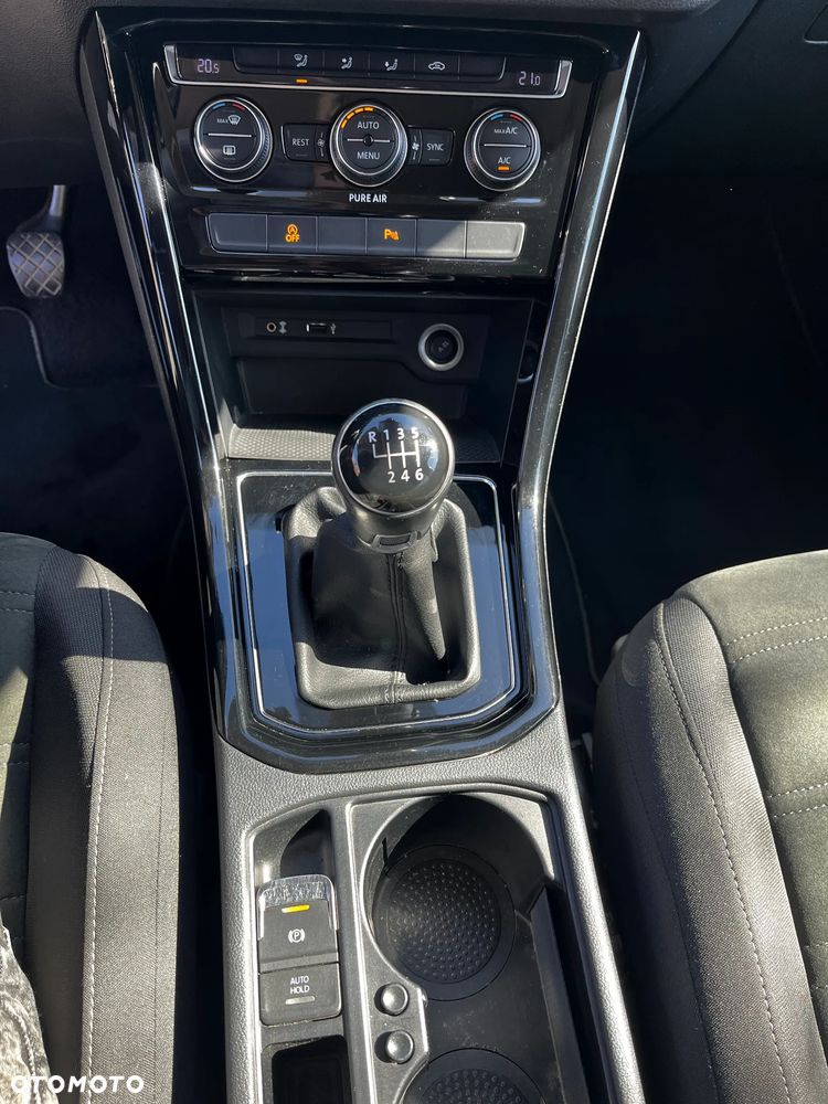 Volkswagen Touran 1.6 TDI SCR BlueMotion Technology Comfortline - 28