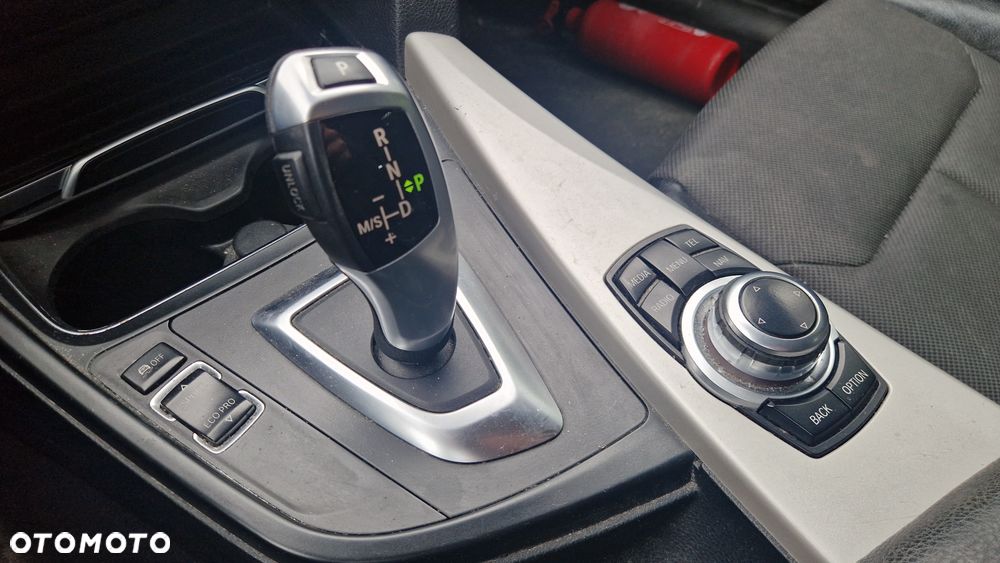 BMW Seria 3 318i - 14