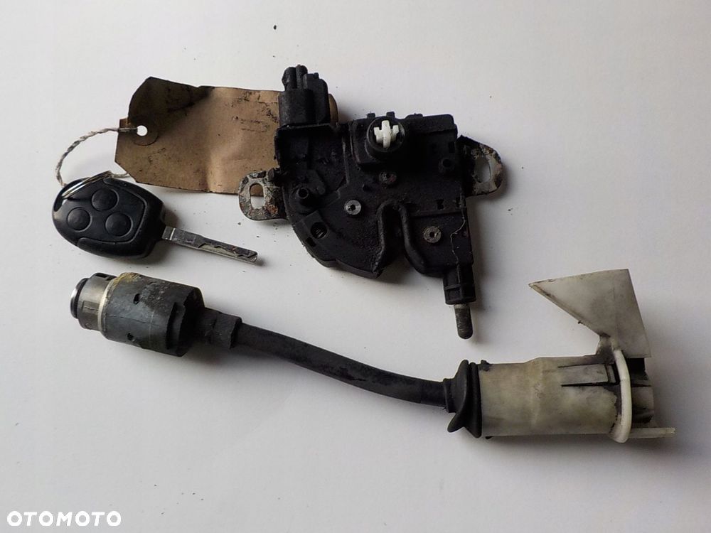 FORD FOCUS C-MAX ZAMEK MASKI 25 CM - 1