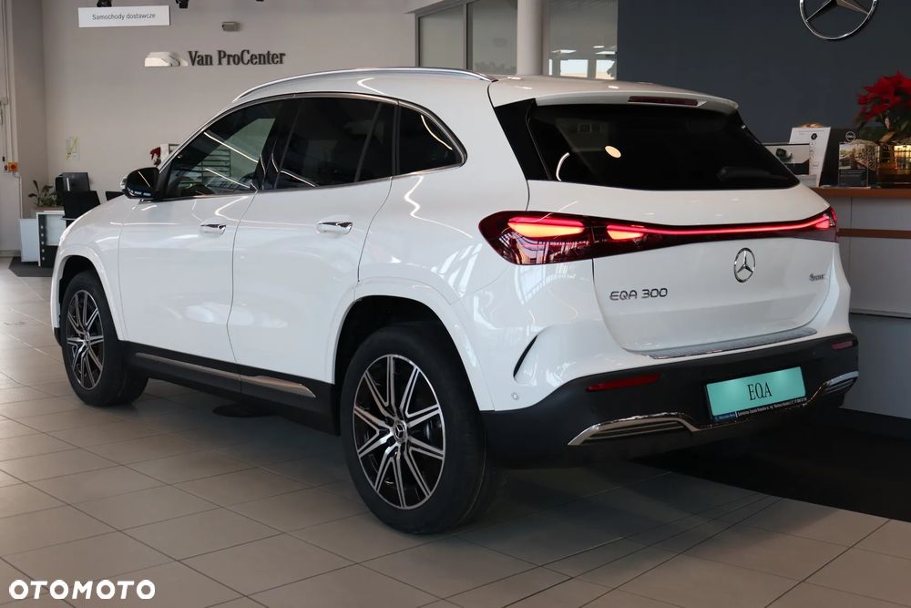 Mercedes-Benz EQA 300 66.5kWh 4-Matic AMG Line - 4