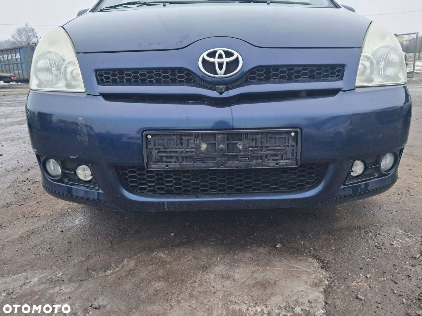 GRILL ATRAPA ZDERZAKA Z KAMERĄ TOYOTA COROLLA VERSO II 04R KOD LAK. 8P4 - 8