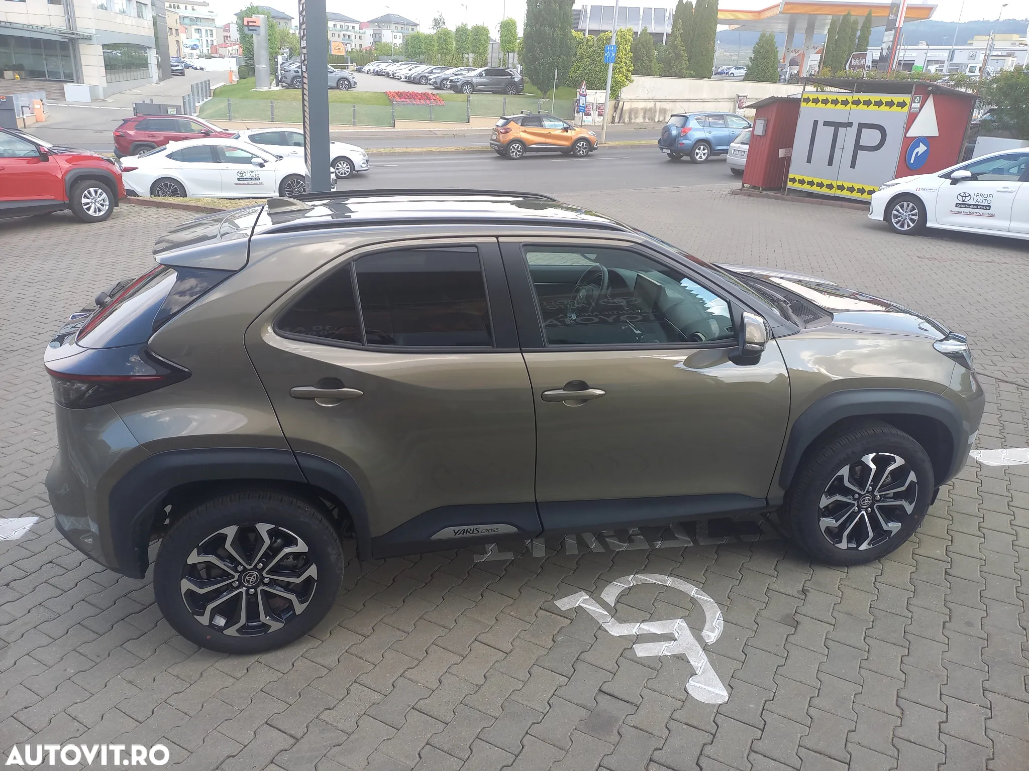 Toyota Yaris Cross 1.5 VVT-i HSD 4x2 Dynamic - 8