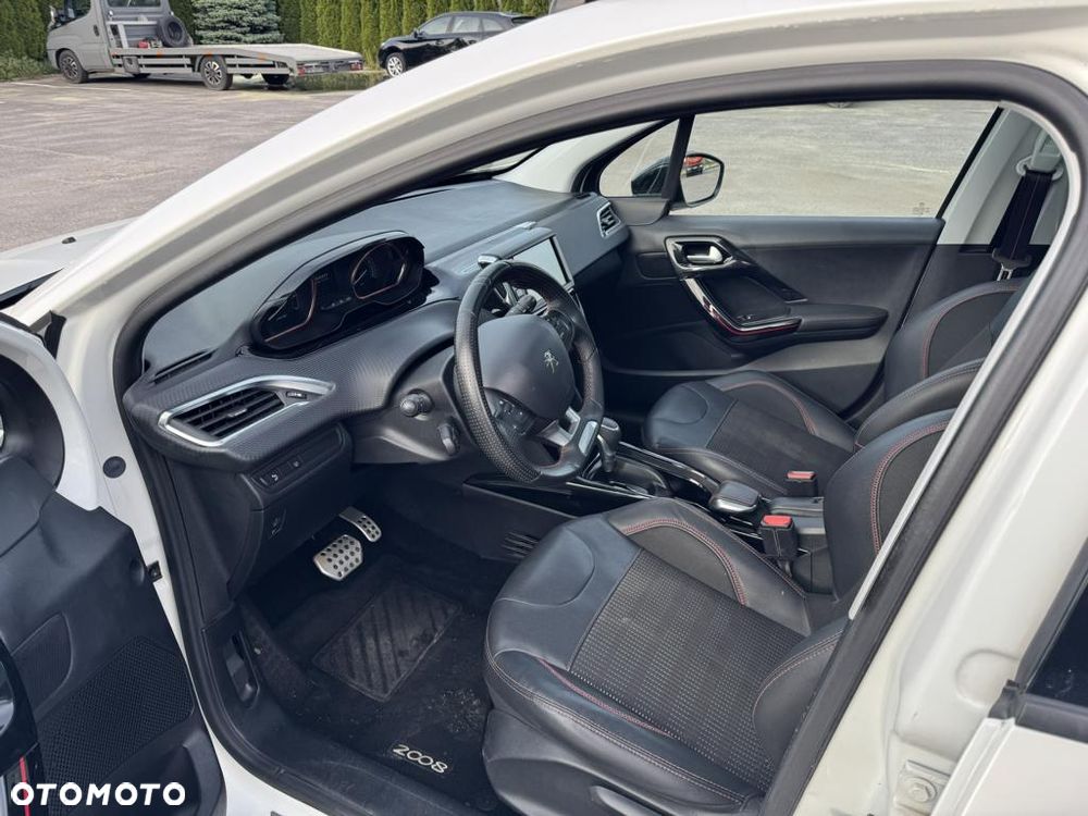 Peugeot 2008 PureTech 110 Stop&Start EAT6 GT-Line Edition - 8